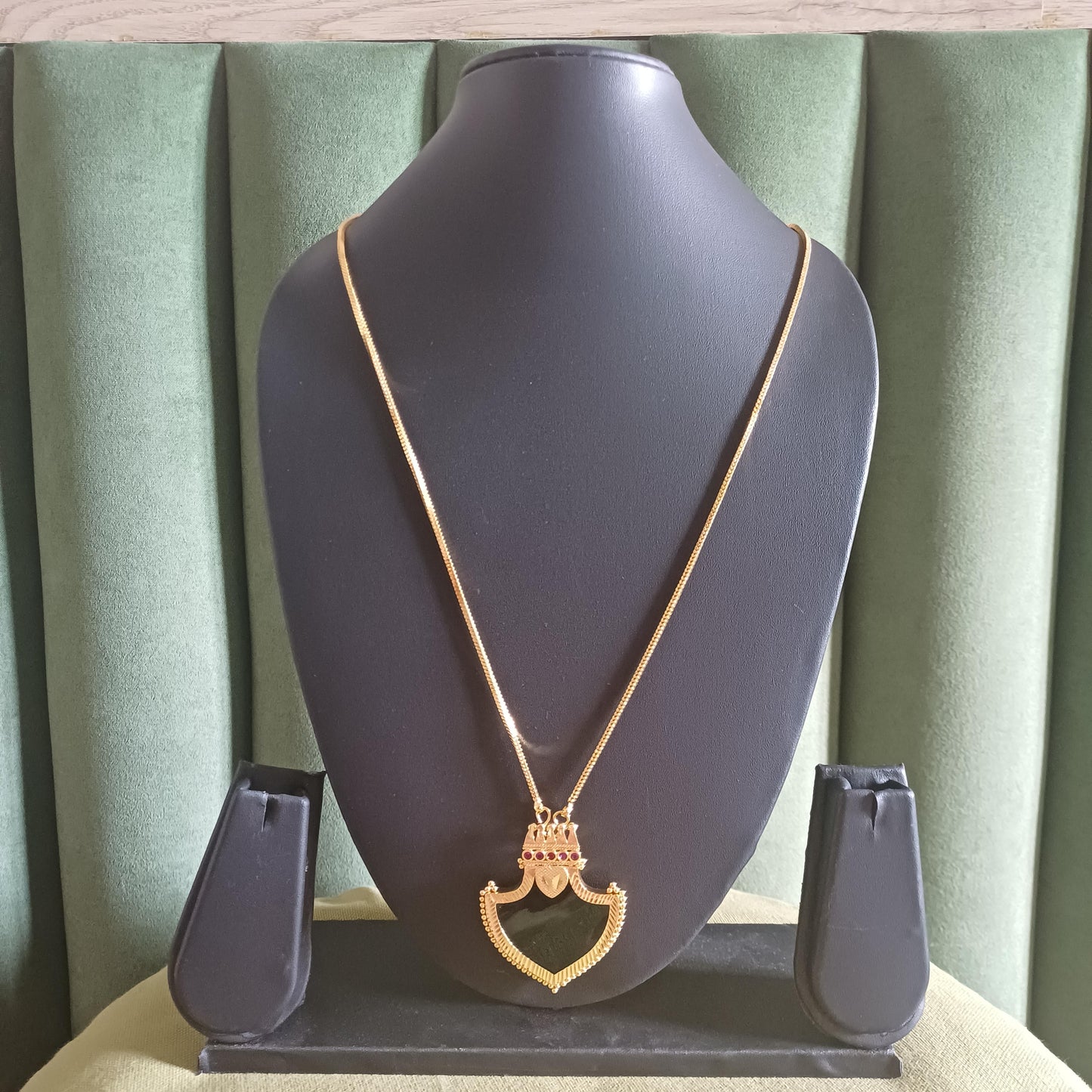 Premium Palakka Pendant with Chain