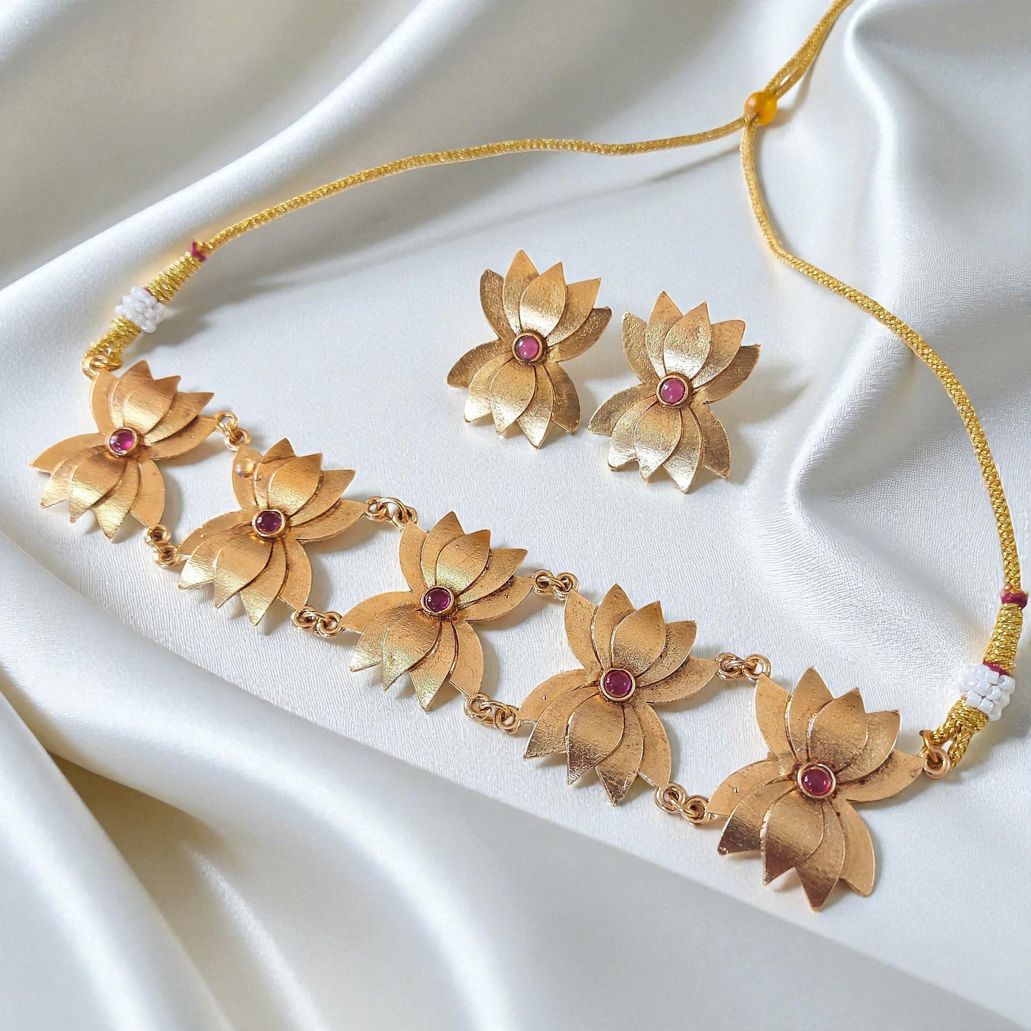 Amaraya Lotus Necklace Set