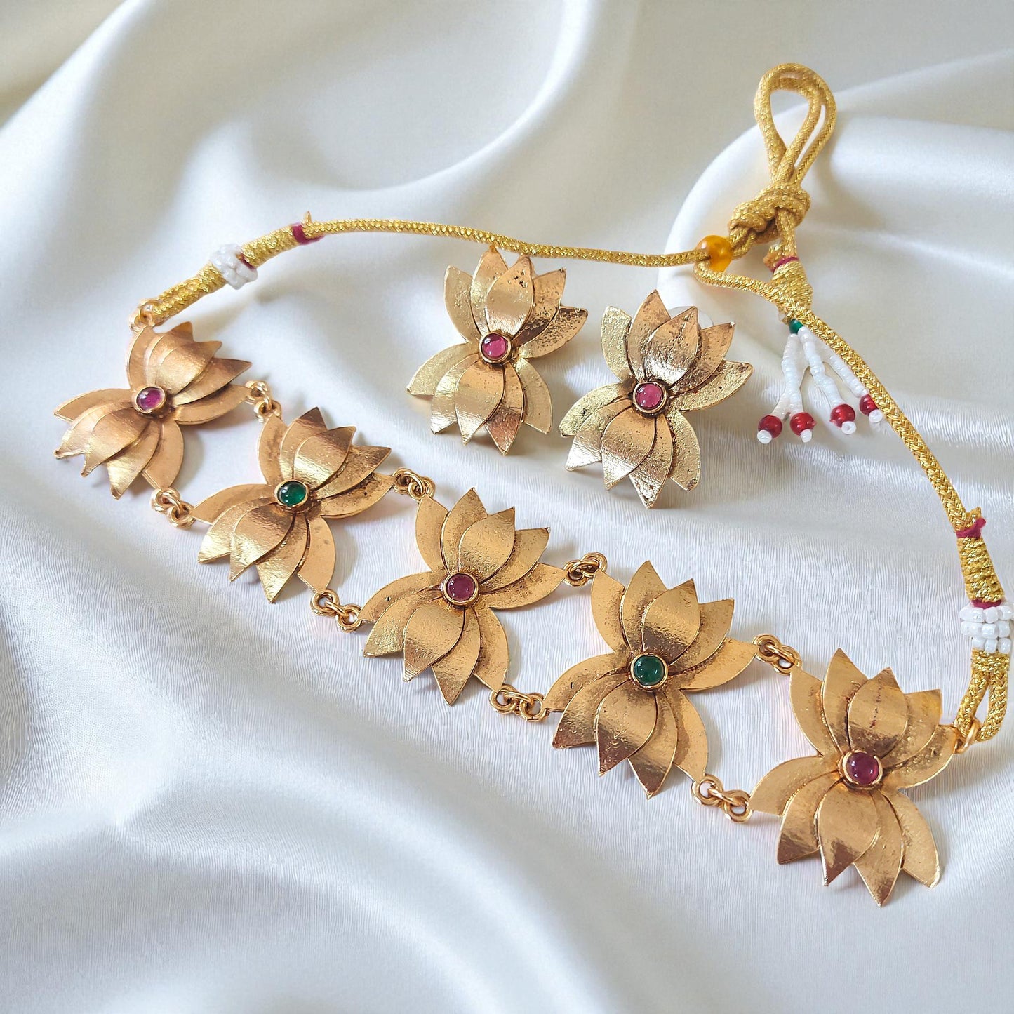 Amaraya Lotus Necklace Set