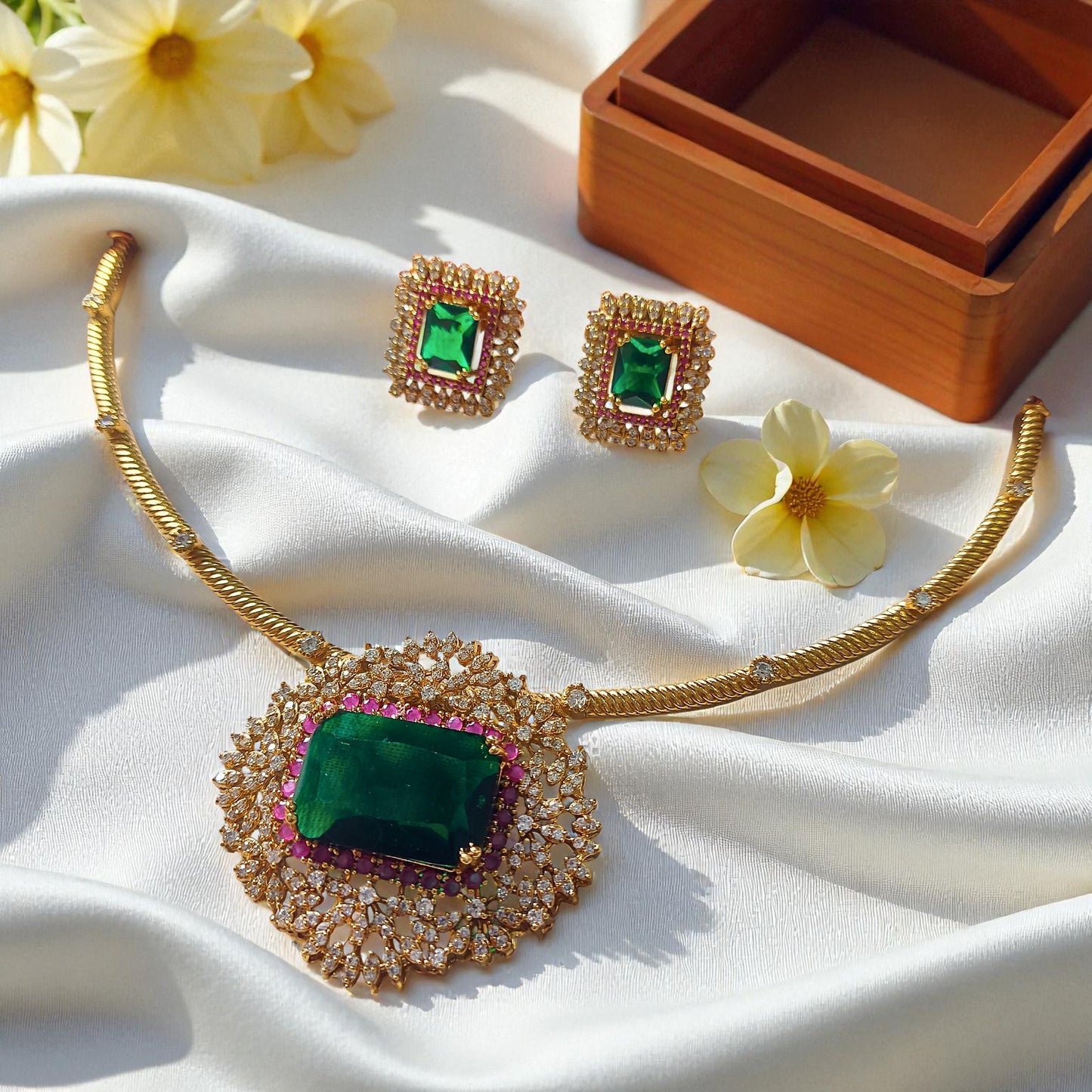 Emerald Majesty Necklace Set