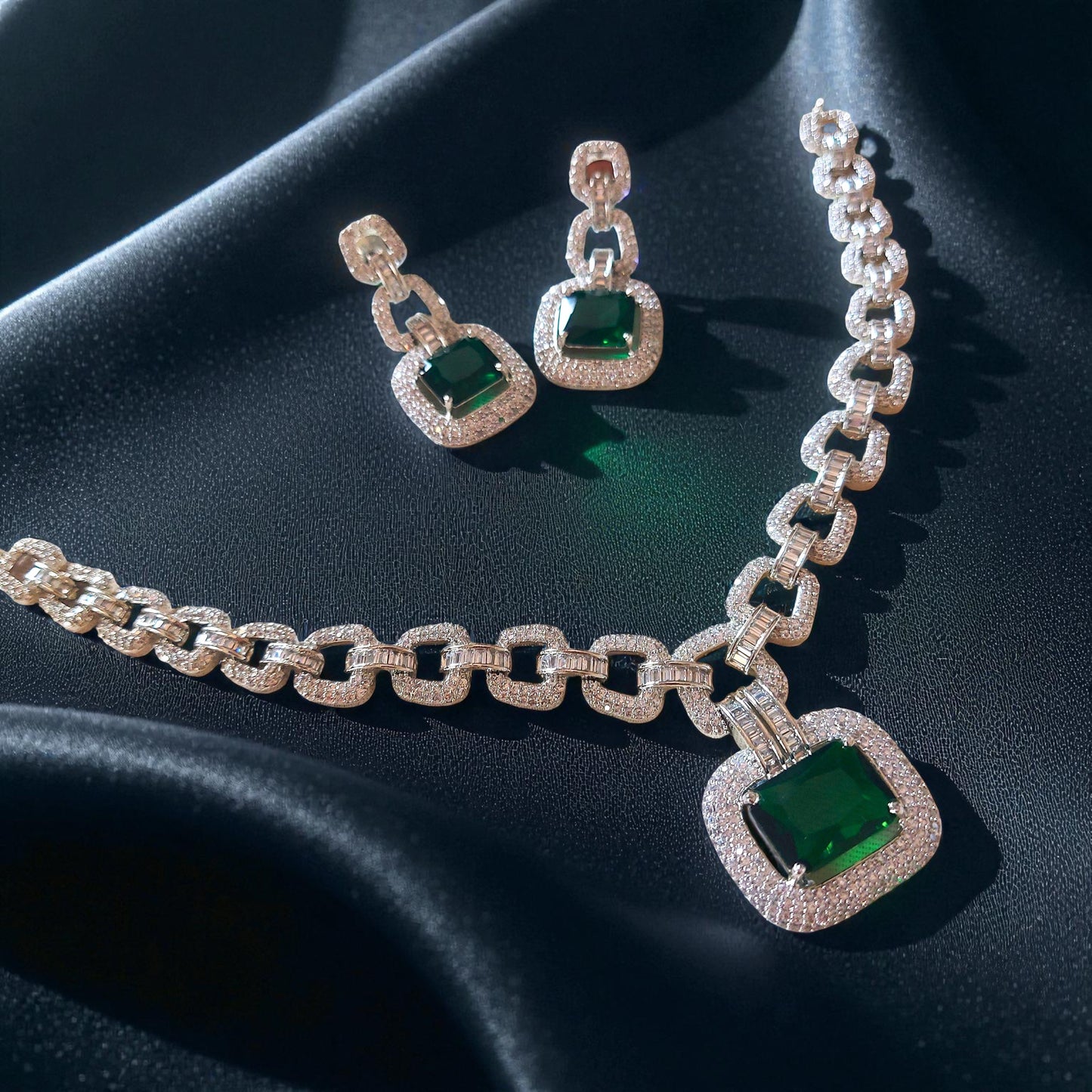 Emerald Link Elegance Set